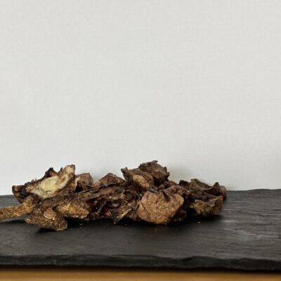 Snack natural de vacuno deshidratado para perros, ligero, crujiente y bajo en calorías